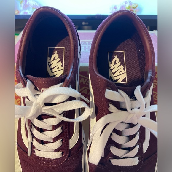 Vans - Picture 2 of 7